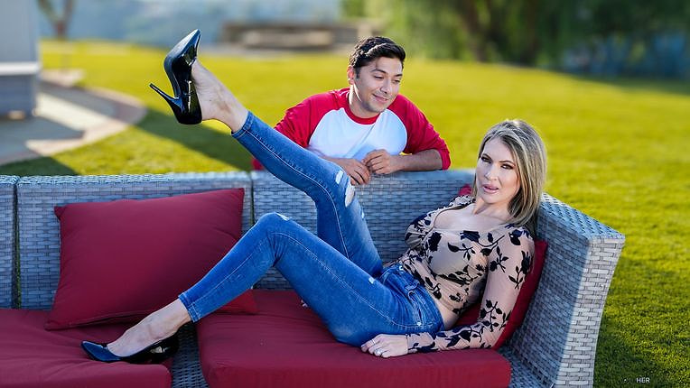 Әдемі қыздар мен әйелдердің эротикалық фотосуреттері