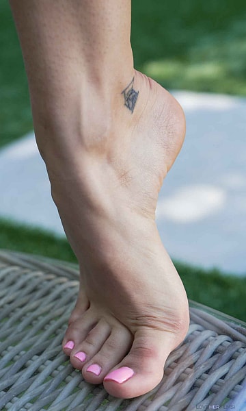Hover Hailey Rose